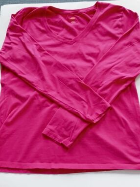 EUC Hanes Women's Hot Pink V-Neck Long Sleeve Tee, Size Large, 100% Cotton